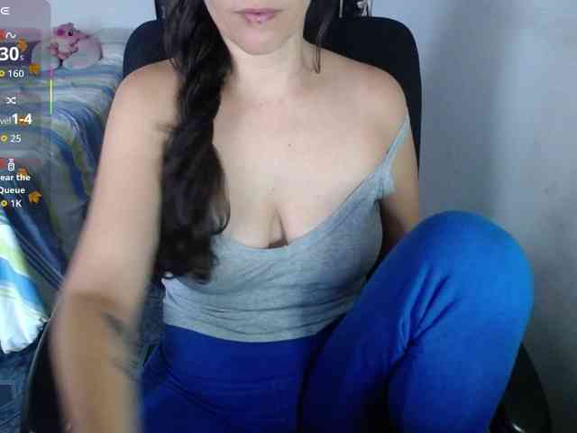 Giselle-moon webcam