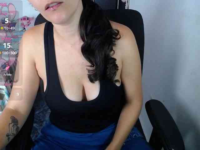 Giselle-moon webcam