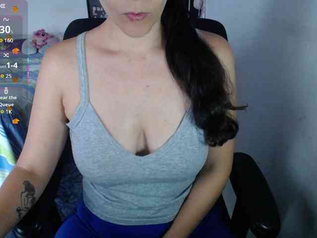 Giselle-moon webcam