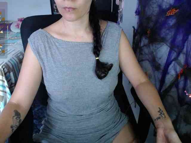 Giselle-moon webcam