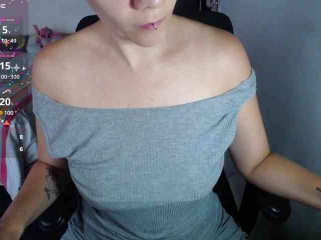 Giselle-moon webcam