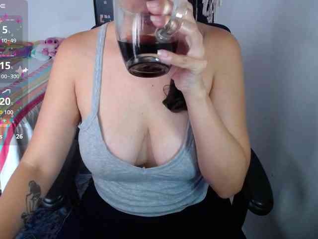 Giselle-moon webcam