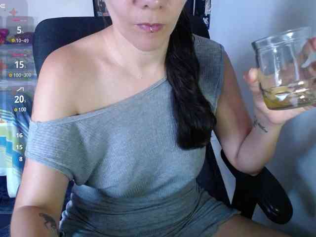 Giselle-moon webcam