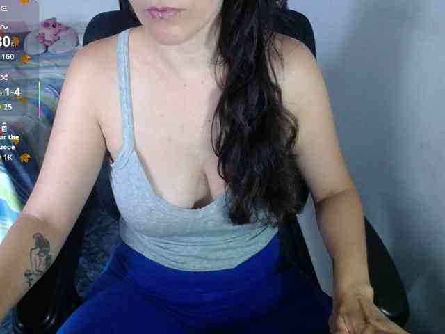 Giselle-moon webcam
