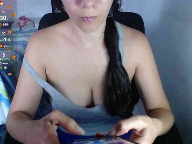 Giselle-moon webcam