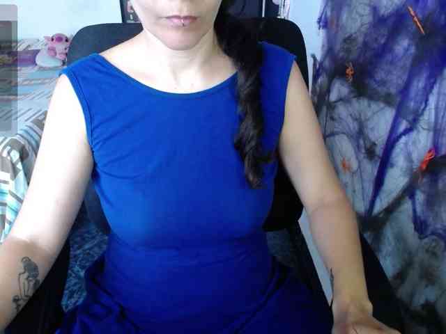 Giselle-moon webcam