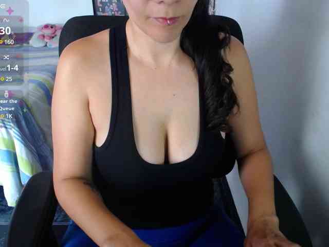 Giselle-moon webcam