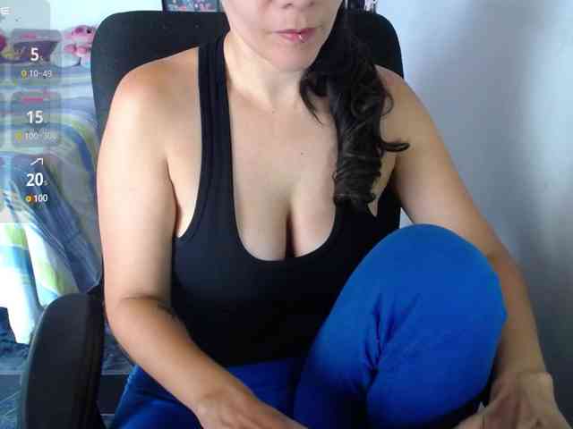 Giselle-moon webcam