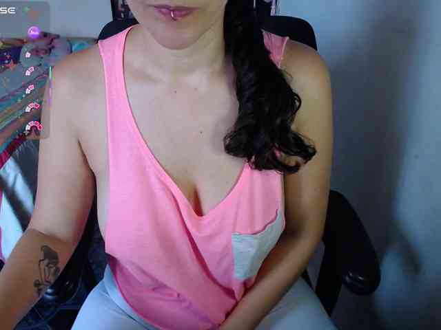 Giselle-moon webcam