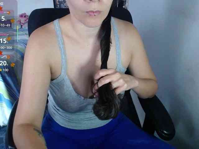 Giselle-moon webcam
