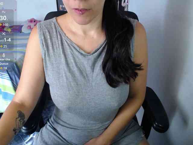 Giselle-moon webcam