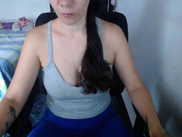 Giselle-moon webcam