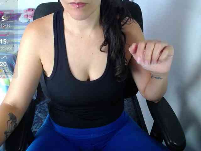 Giselle-moon webcam
