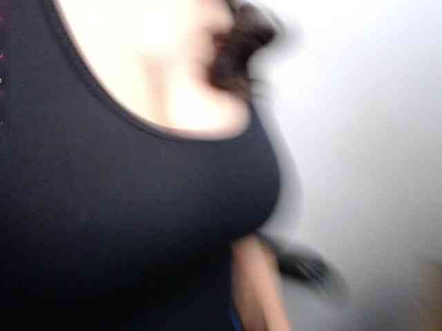 Giselle-moon webcam