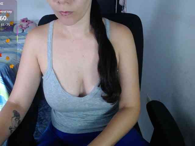 Giselle-moon webcam