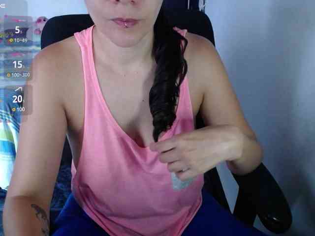 Giselle-moon webcam