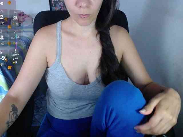 Giselle-moon webcam