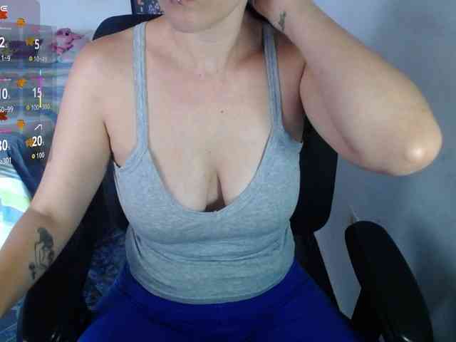 Giselle-moon webcam