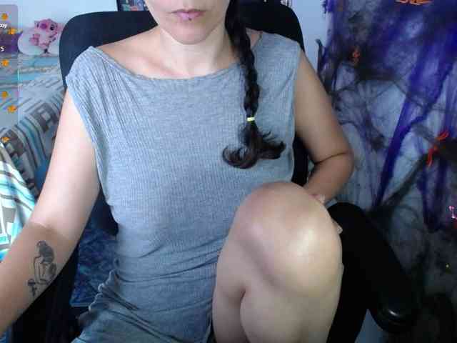 Giselle-moon webcam