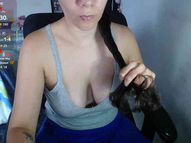 Giselle-moon webcam