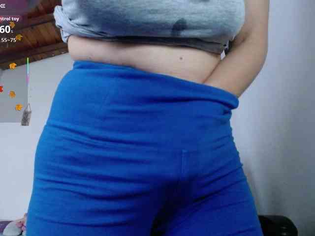 Giselle-moon webcam
