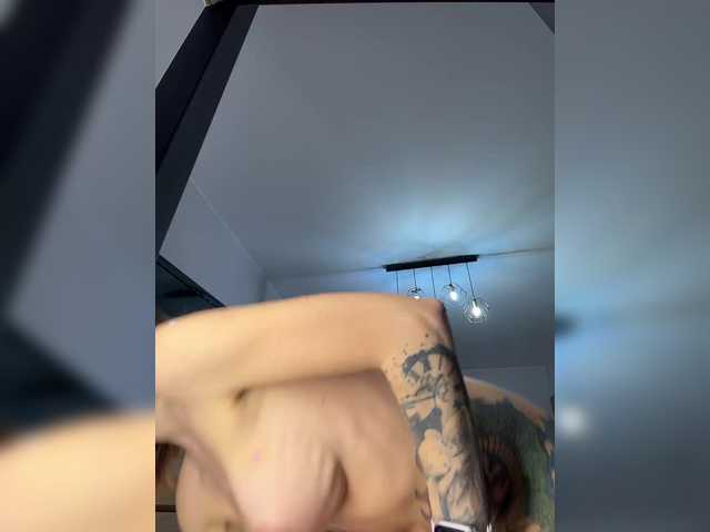 Julia93cherry's BongaCams show and profile