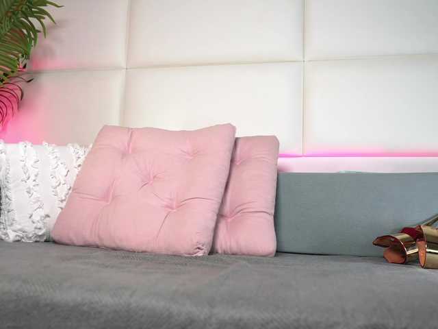 Julia93cherry's BongaCams show and profile