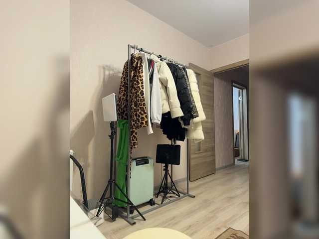 Julia93cherry's BongaCams show and profile