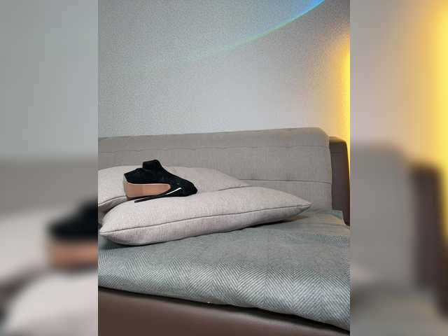 Julia93cherry's BongaCams show and profile