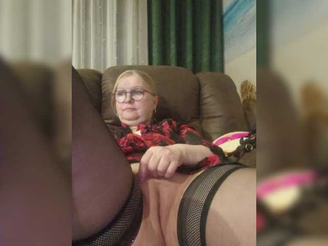 Adiline's BongaCams show and profile