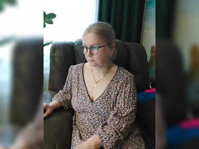 Adiline's BongaCams show and profile