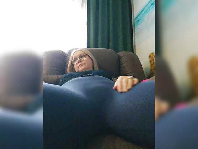 Masturbate to cute camwhore Adiline Adiline from BongaCams