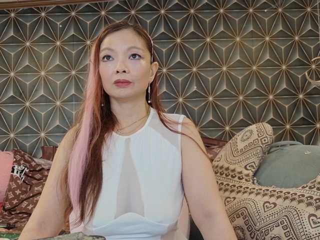 YummyMeily's BongaCams show and profile