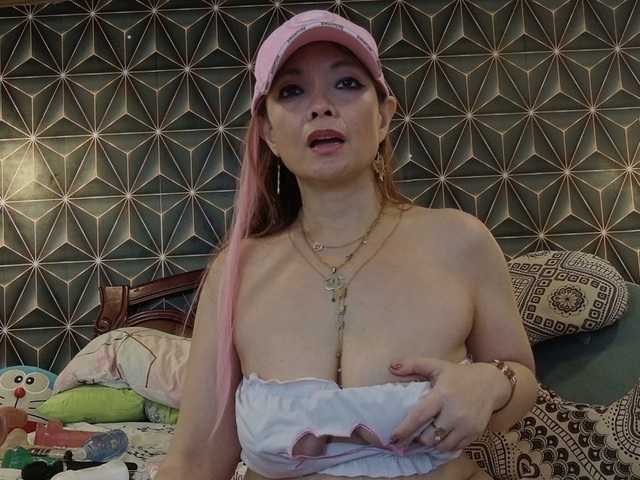 YummyMeily's BongaCams show and profile