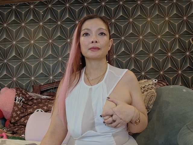 YummyMeily's BongaCams show and profile