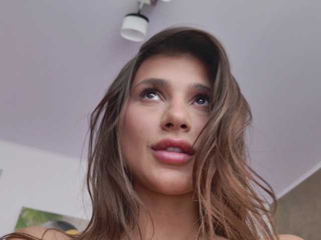 Sex chat gratuit in direct cu LennaGodess pe BongaCams