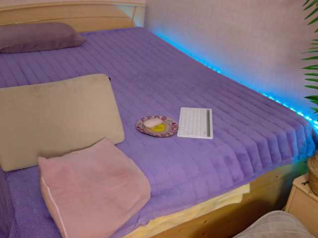 -Goldy- — Hi guys! Welcome to my room. Lovens works from 2 tokens. domi from 5. favorite vibration 69 have a nice day. @total countdown @sofar-collected @remain naked