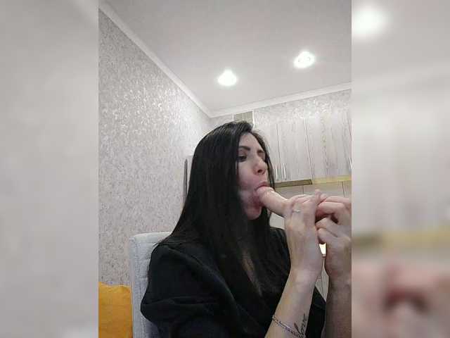 HotyWinter84's BongaCams show and profile