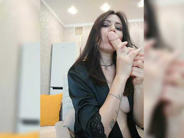 HotyWinter84's BongaCams show and profile