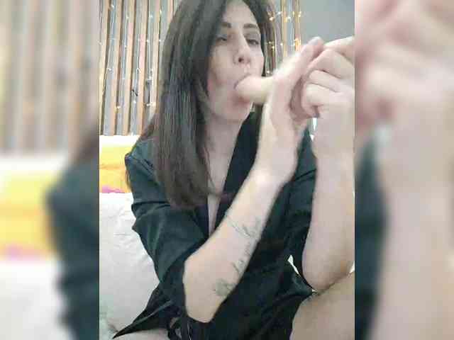 HotyWinter84 Live Webcam on BongaCams