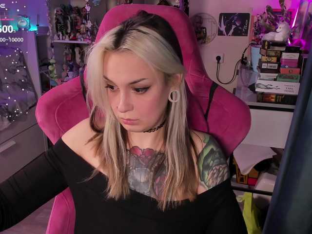 ChloeKohaku's BongaCams show and profile