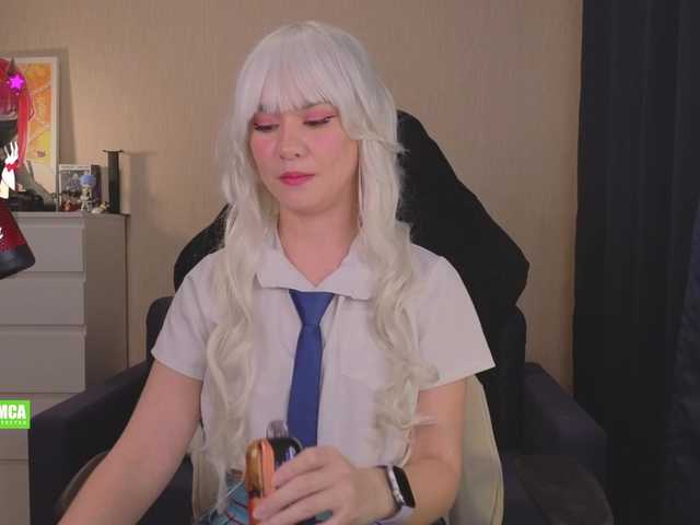 CreamMeow's BongaCams show and profile