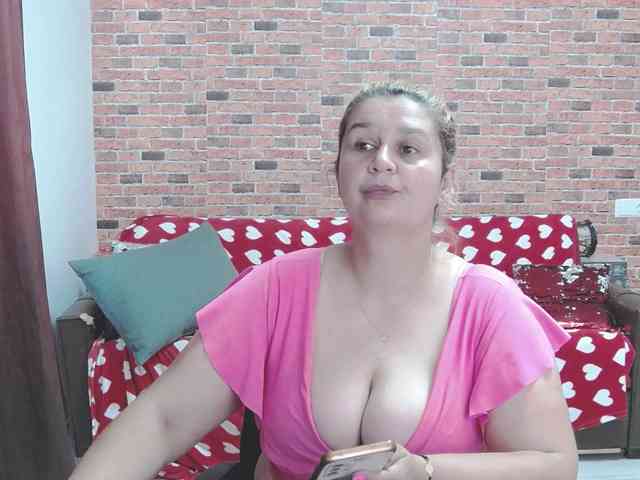 RoseBBW webcam