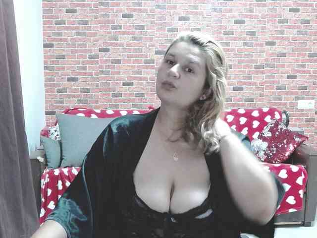 RoseBBW webcam