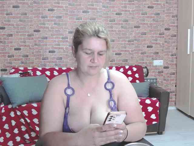 RoseBBW webcam