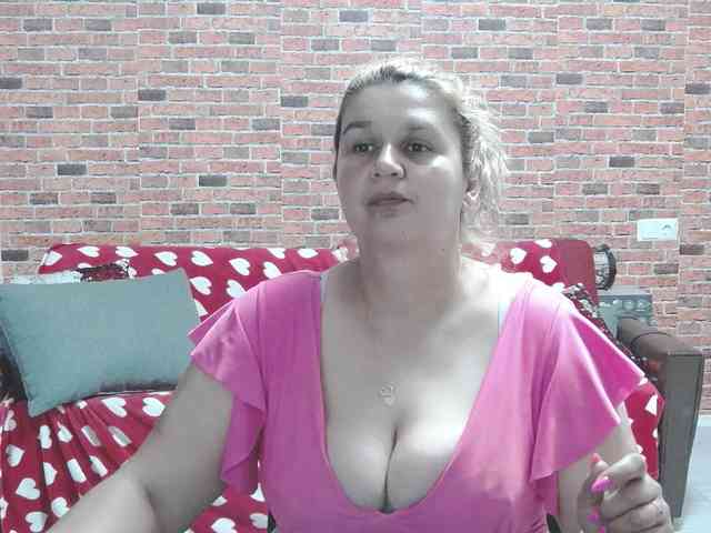 RoseBBW webcam