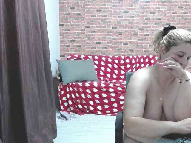RoseBBW webcam