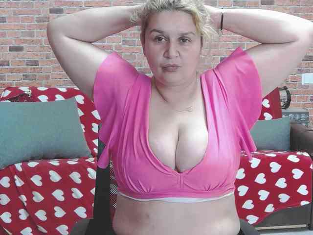 RoseBBW webcam