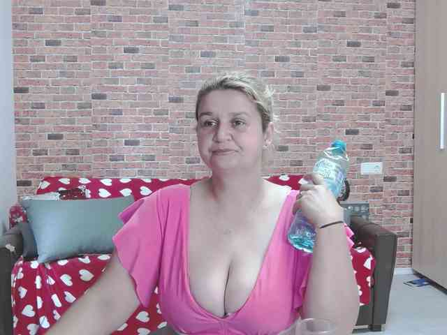 RoseBBW webcam
