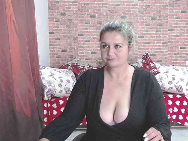 RoseBBW webcam